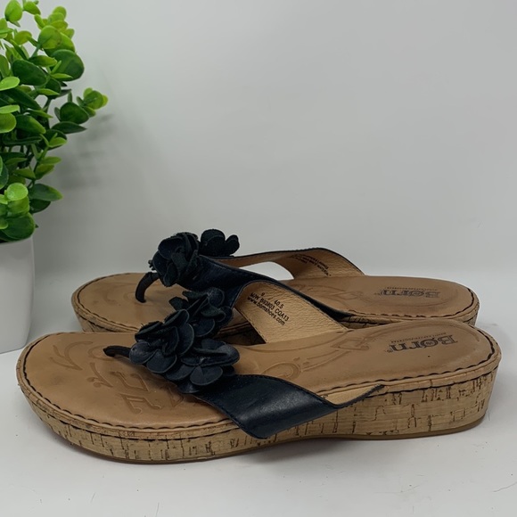 BORN Women's Sz 9 Kornelia Black Leather Flowers Sandals Thong Flip Flops Shoes - Picture 5 of 11